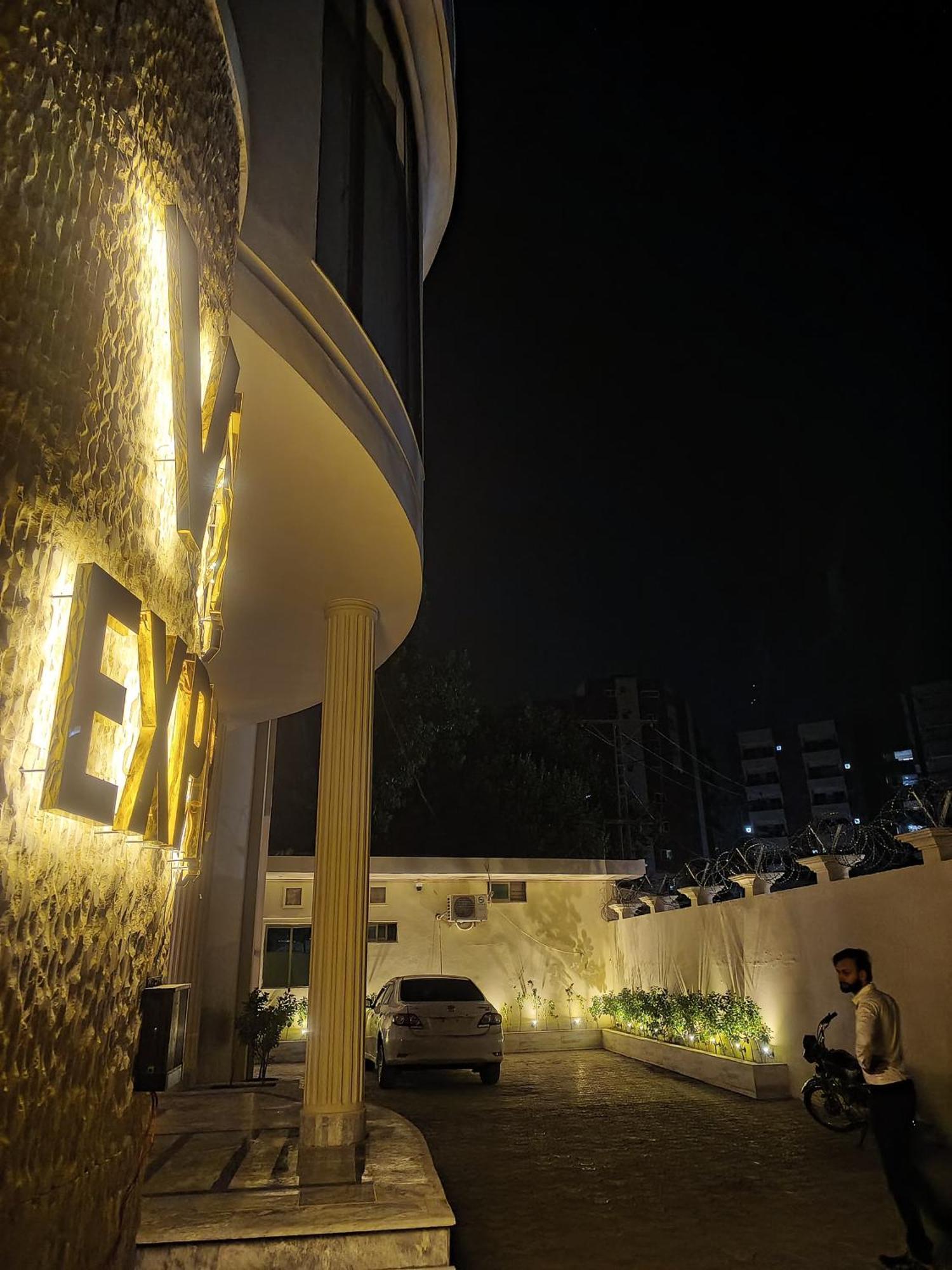 Vip Express Hotel Peshawar Ngoại thất bức ảnh