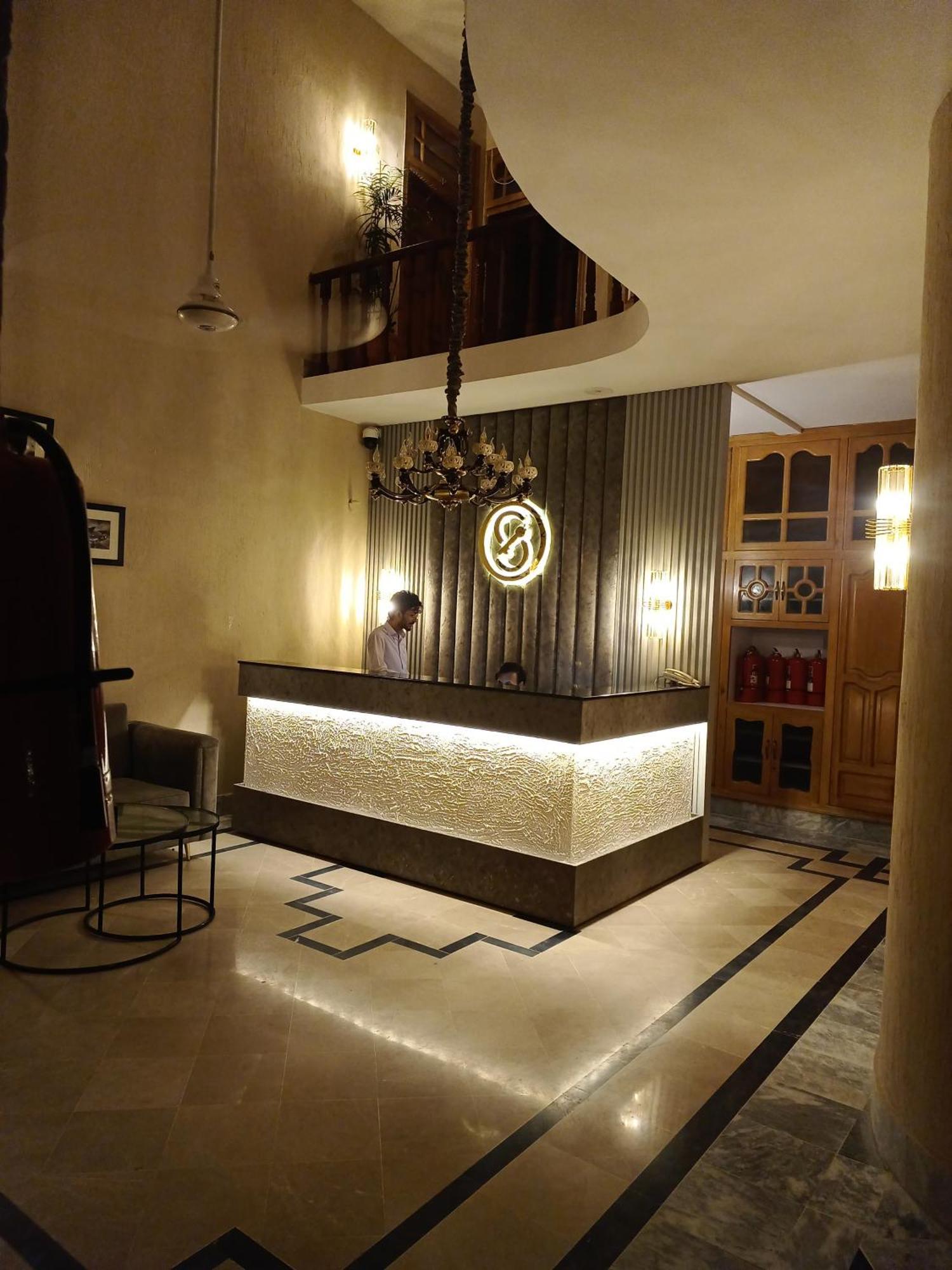 Vip Express Hotel Peshawar Ngoại thất bức ảnh