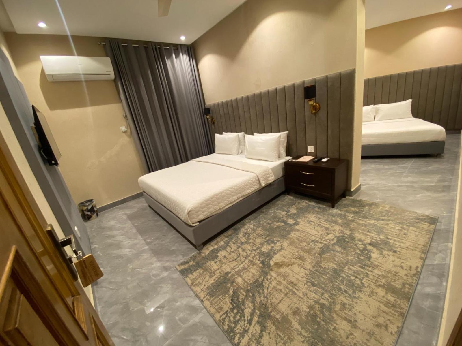 Vip Express Hotel Peshawar Ngoại thất bức ảnh