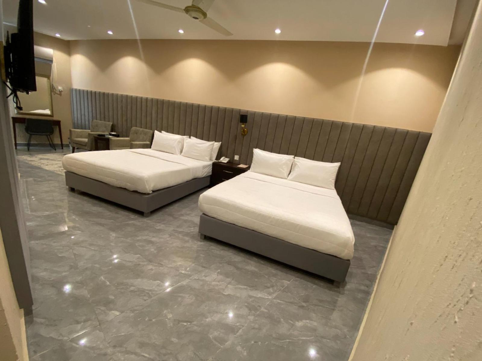Vip Express Hotel Peshawar Ngoại thất bức ảnh