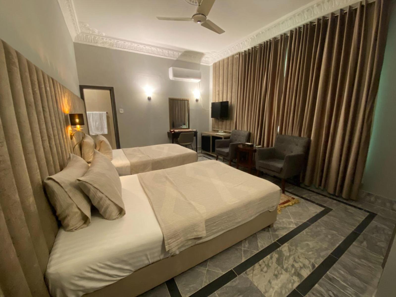 Vip Express Hotel Peshawar Ngoại thất bức ảnh