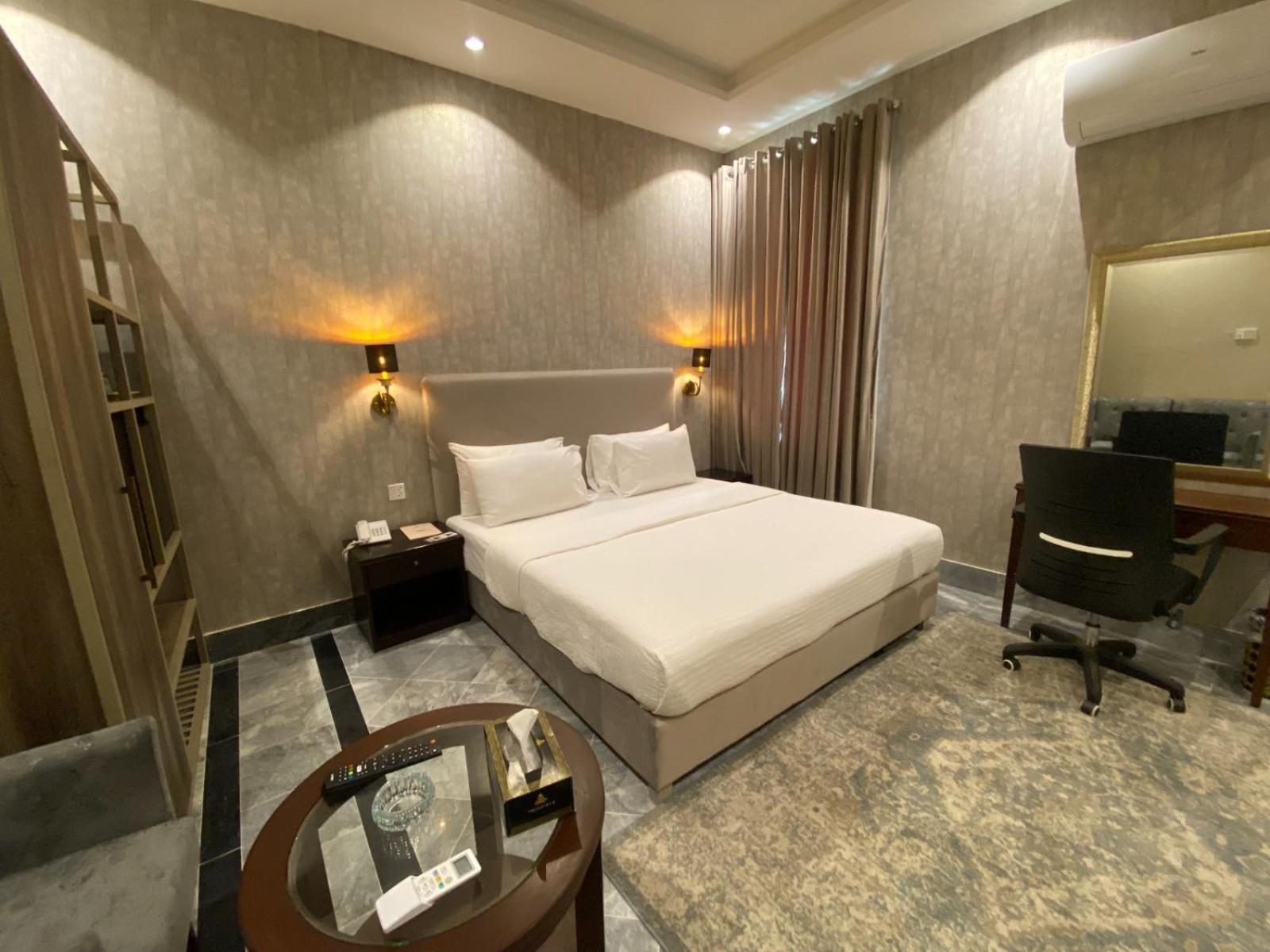 Vip Express Hotel Peshawar Ngoại thất bức ảnh
